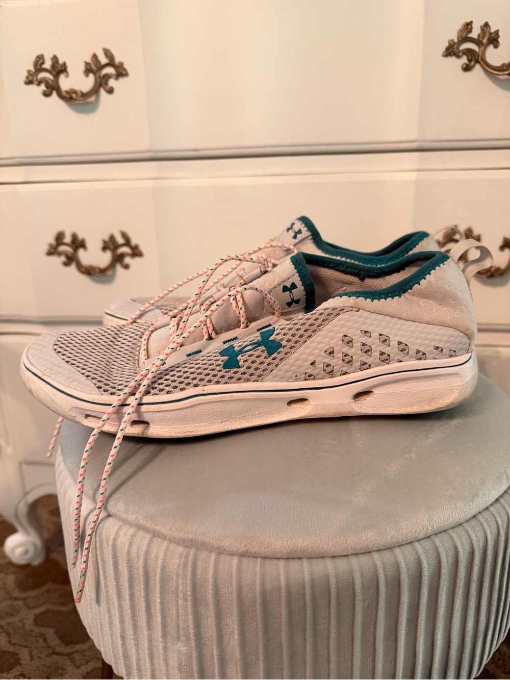 Under Armour Women’s Lightweight Fashion Sneakers - Size 9